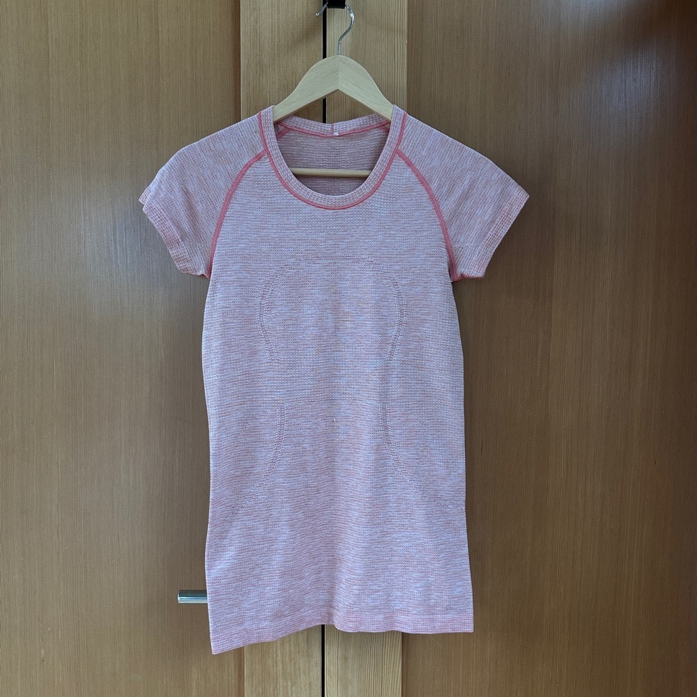 Lululemon Womens Swiftly Tech T-Shirt Size 4 peach